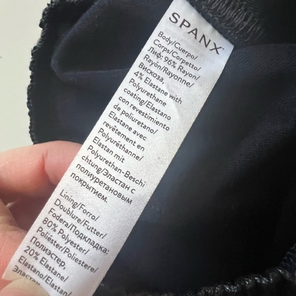 Spanx Leather Like Joggers Size Medium Black - Picture 9 of 10